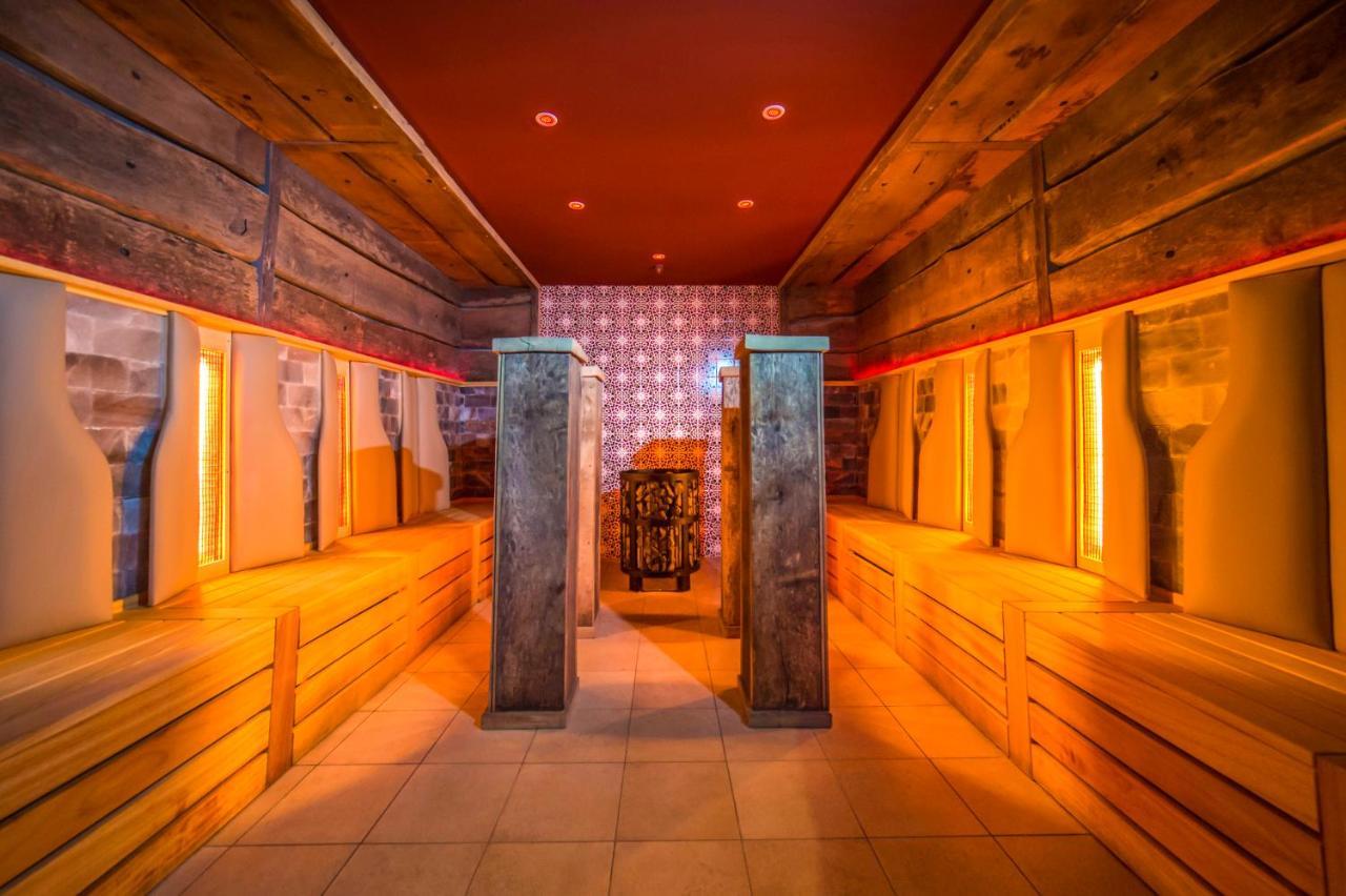 Meses Shiraz Hotel Superior-Adults Only エゲルサローク エクステリア 写真