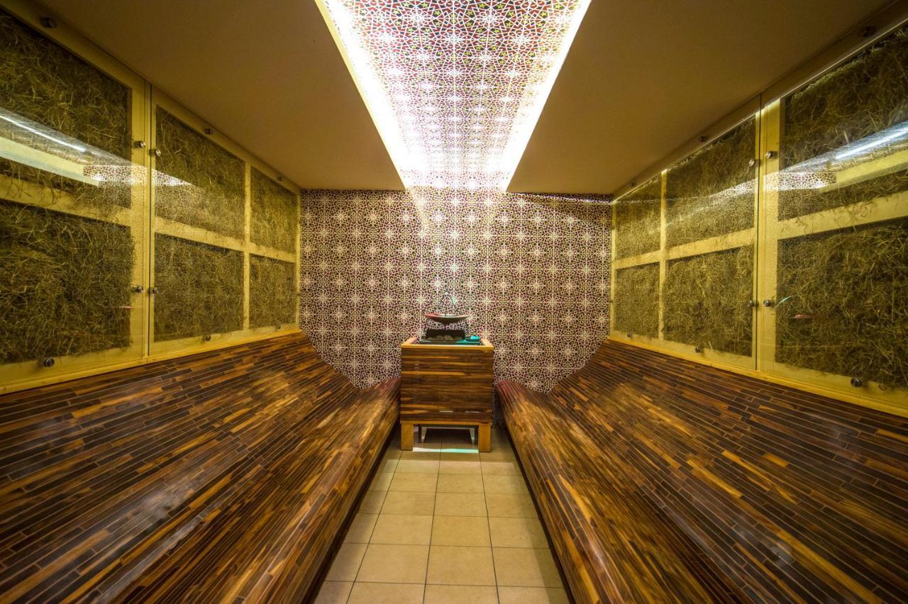 Meses Shiraz Hotel Superior-Adults Only エゲルサローク エクステリア 写真