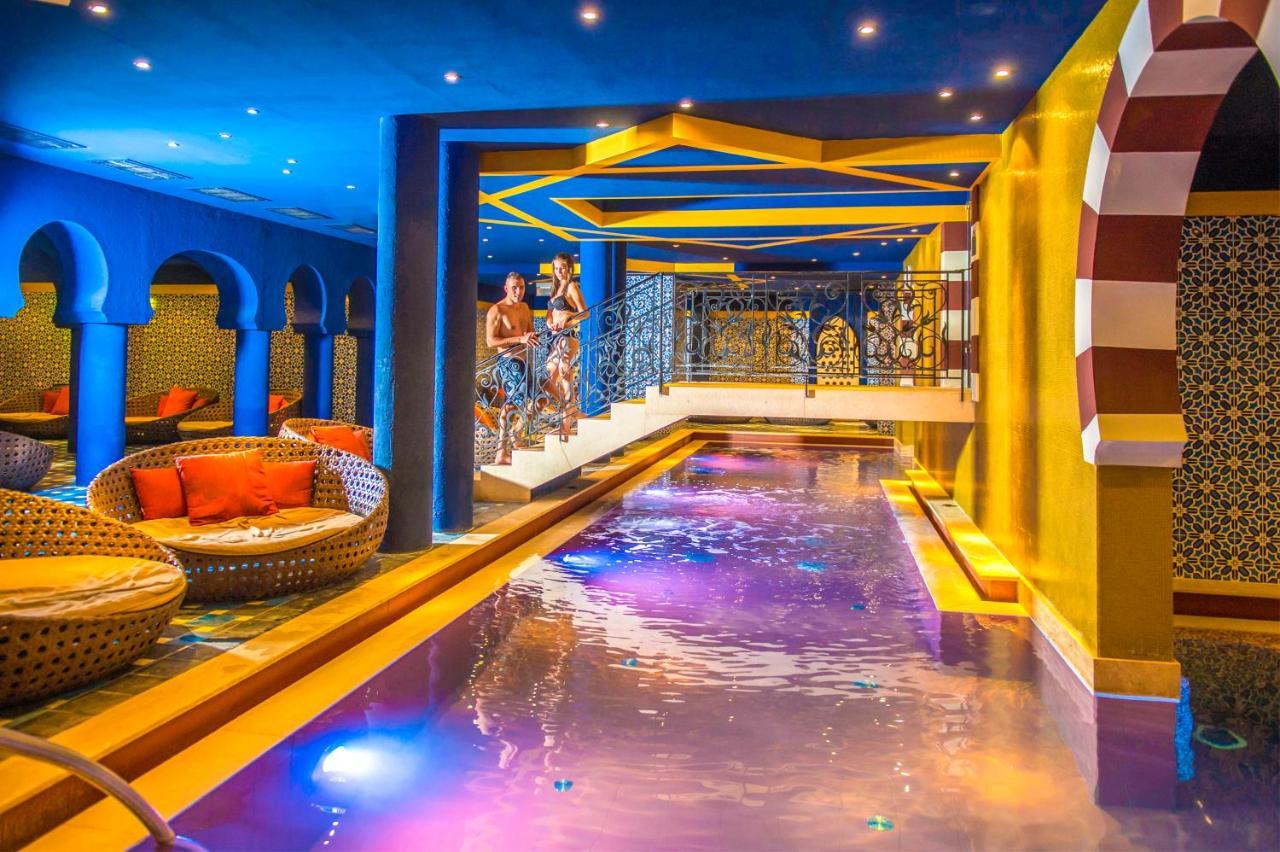 Meses Shiraz Hotel Superior-Adults Only エゲルサローク エクステリア 写真