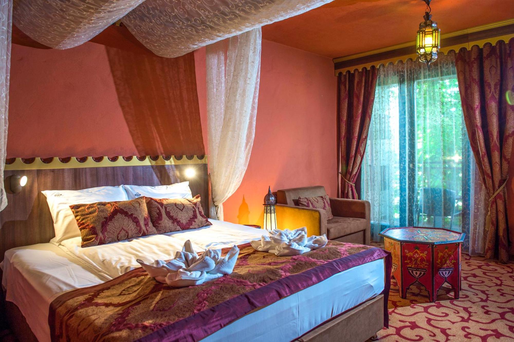 Meses Shiraz Hotel Superior-Adults Only エゲルサローク エクステリア 写真
