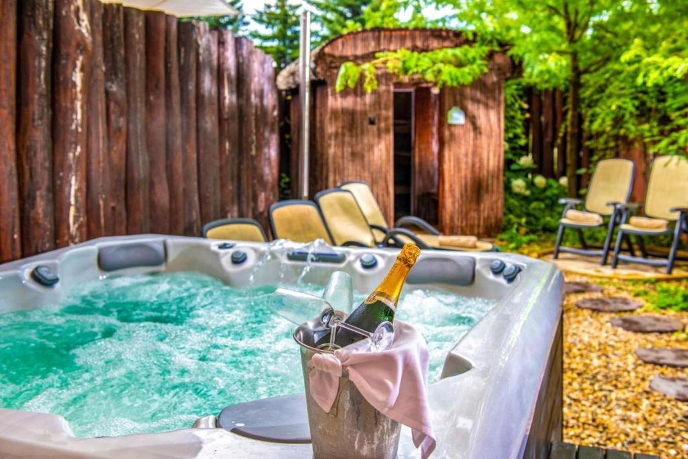 Meses Shiraz Hotel Superior-Adults Only エゲルサローク エクステリア 写真