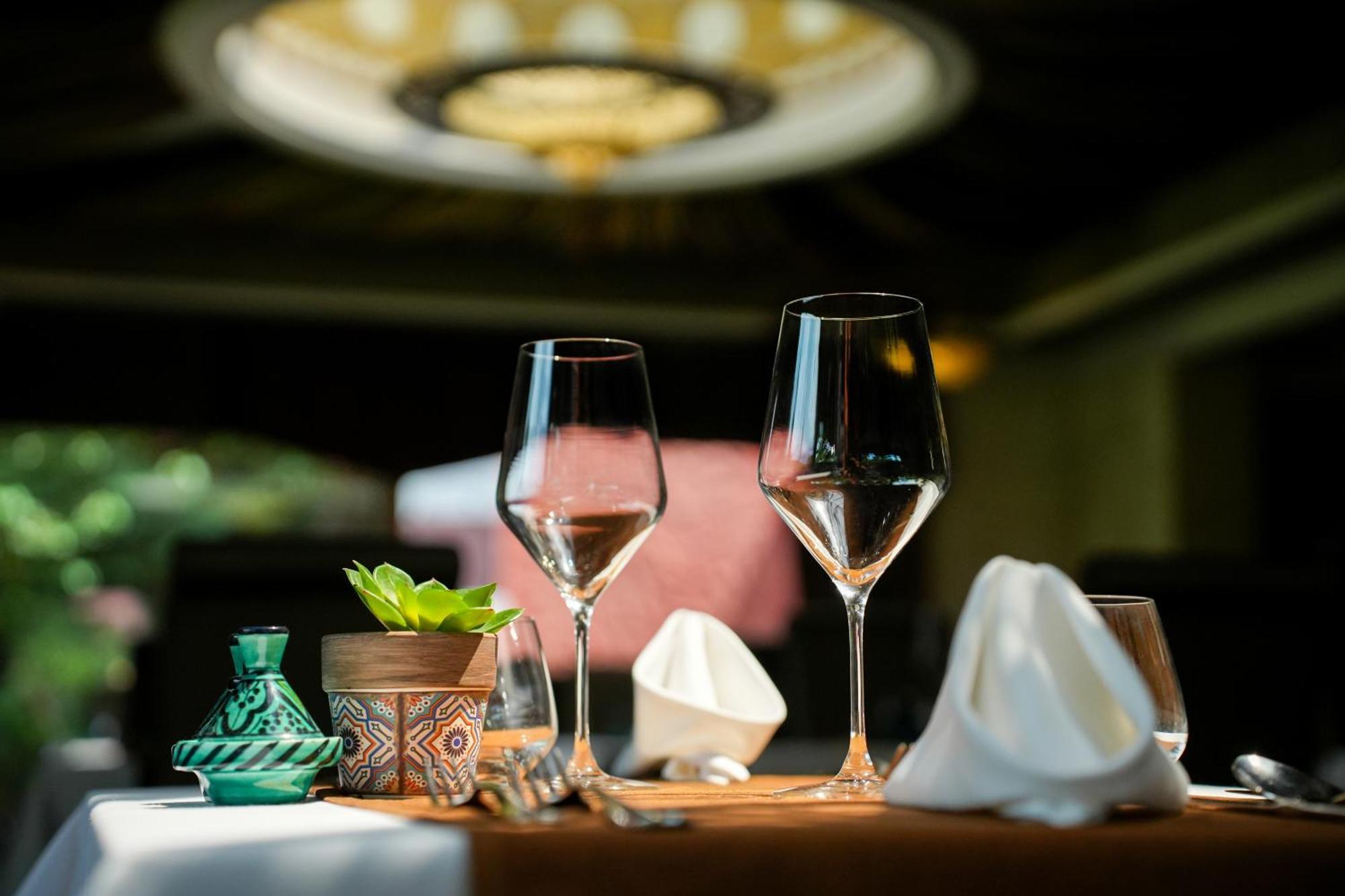 Meses Shiraz Hotel Superior-Adults Only エゲルサローク エクステリア 写真