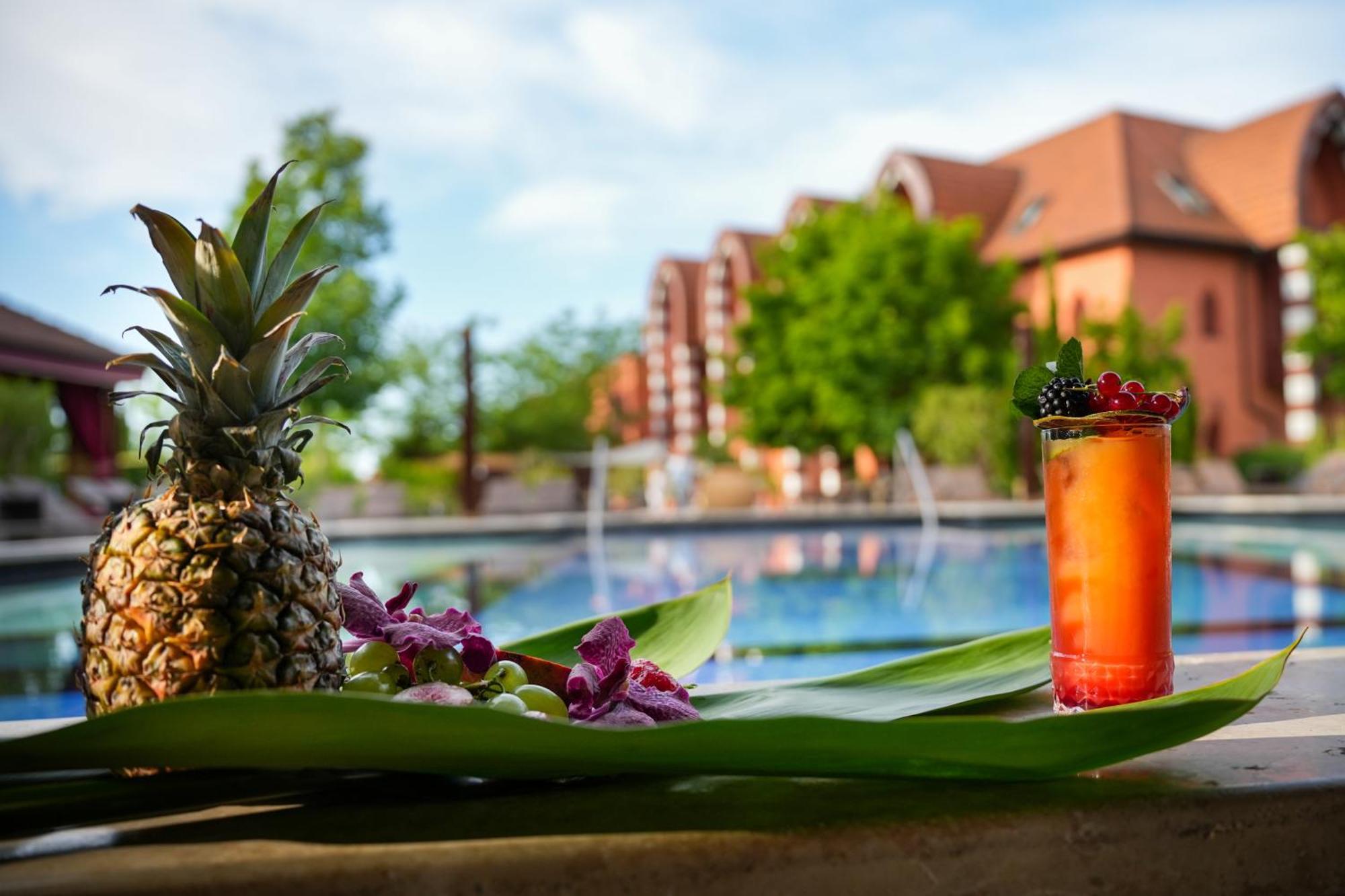 Meses Shiraz Hotel Superior-Adults Only エゲルサローク エクステリア 写真