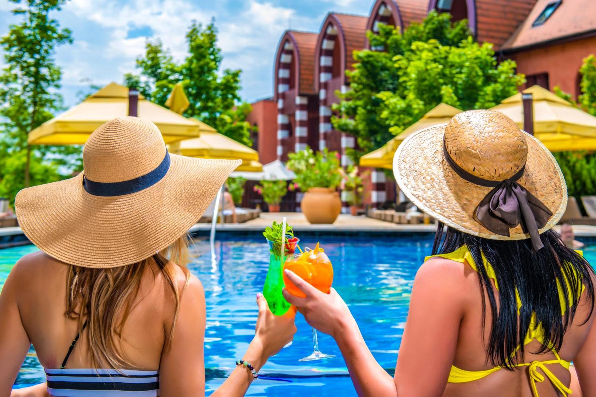 Meses Shiraz Hotel Superior-Adults Only エゲルサローク エクステリア 写真