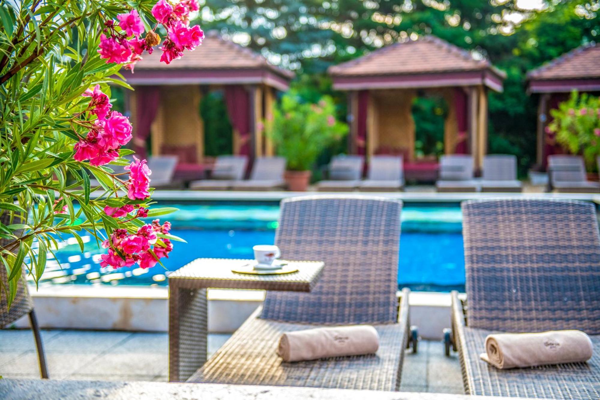Meses Shiraz Hotel Superior-Adults Only エゲルサローク エクステリア 写真